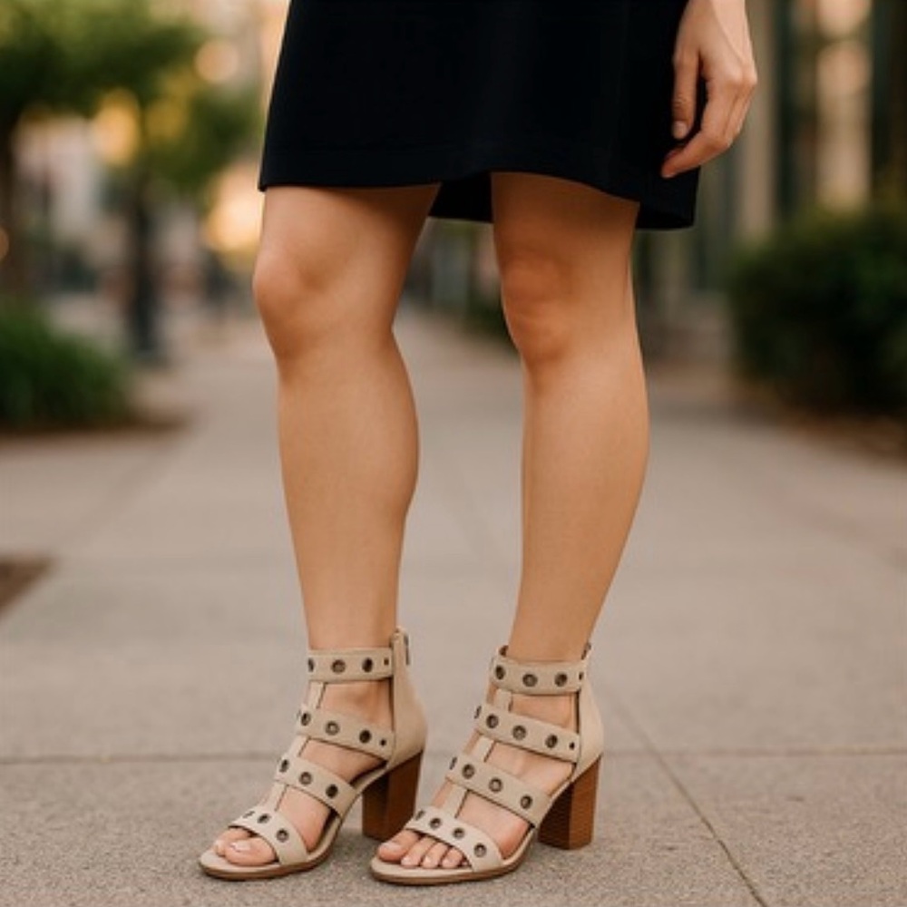 Size 10 Simply Vera Wang heals